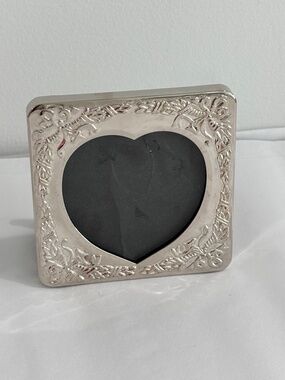 Vintage silver plated square tabletop picture frame heart shaped opening 4"x4"